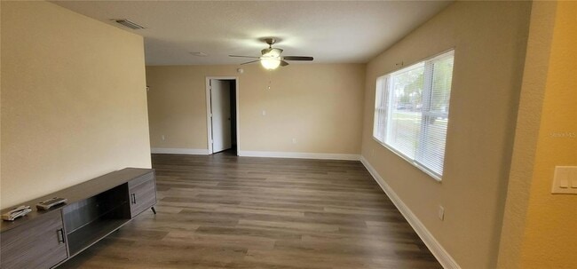 Building Photo - 450 Cart Ct