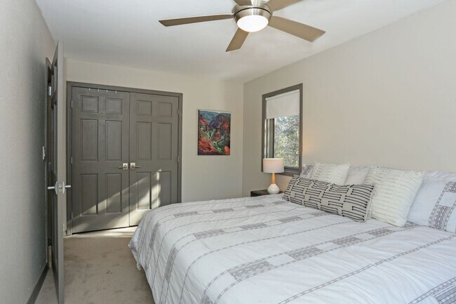 Building Photo - Beautiful 4 bed, 4 bath with garage in Fri...