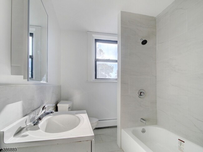 Building Photo - 347 Park Ave