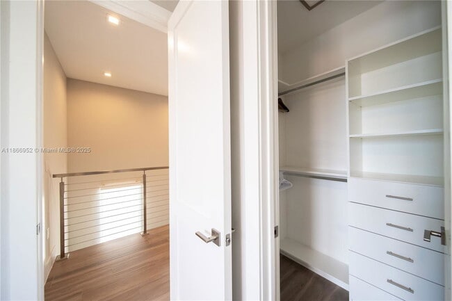 Building Photo - 3653 SW 26th St