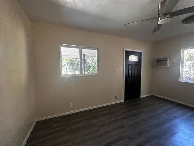 Building Photo - Coming Soon Welcome to your new home—classic LA charm meets modern comfort