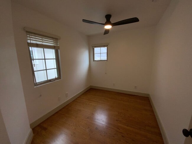 Building Photo - 445  E Avenue
