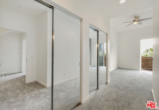 Building Photo - 1045 Manzanita St