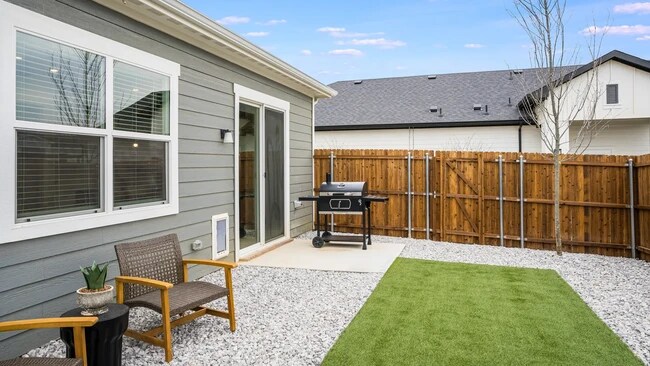 Building Photo - North Elm Street, Denton, TX 76207 - 2 BR 2 BA house