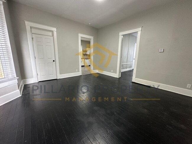 Building Photo - Charming 2-Bedroom Home with Modern Finish...