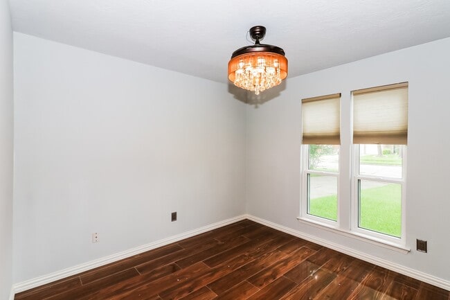 Building Photo - 826 Bradwell Dr