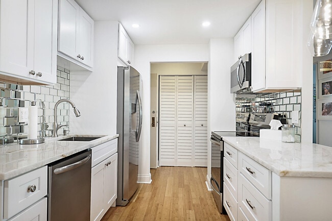 Building Photo - 2121 N Ocean Blvd