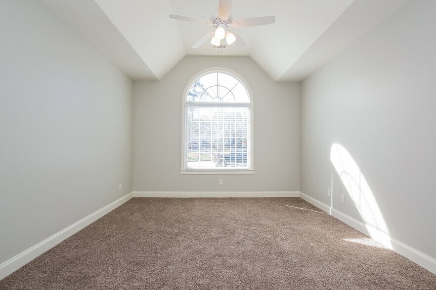 Building Photo - 5685 Eagles Watch