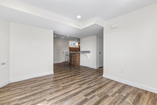 Building Photo - 2 Deane Ave