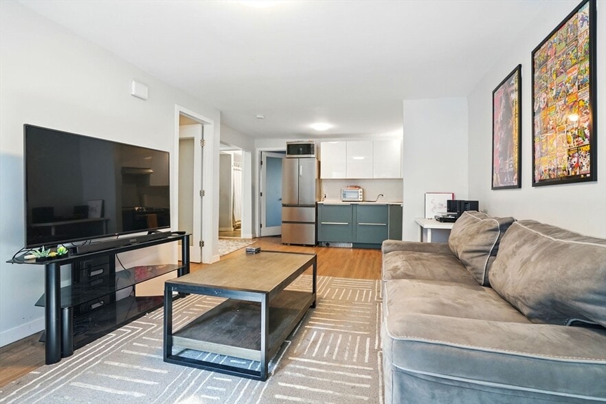 Building Photo - 100 E Brookline St