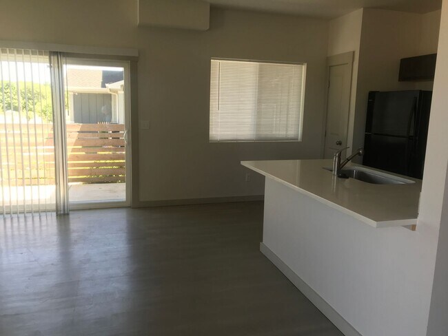 Building Photo - Sunbeam Townhomes
