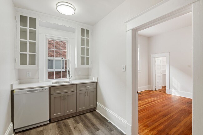 Building Photo - Trinity Park in Durham!