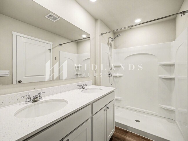 Building Photo - Ranch in Gretna Schools