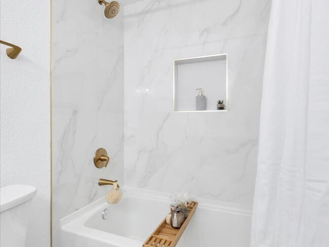 Building Photo - Beautifully upgraded 2 bedroom 2 story tow...