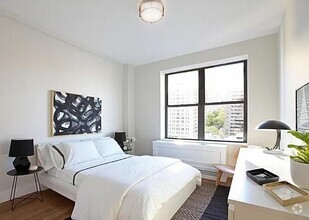 Building Photo - 212 W 91st St