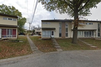 Building Photo - 3 Bedroom/ 2 Bath Townhome
