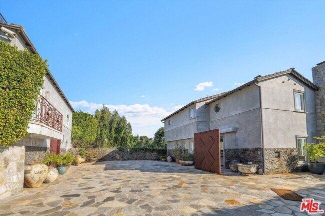 Building Photo - 1300 Summitridge Dr