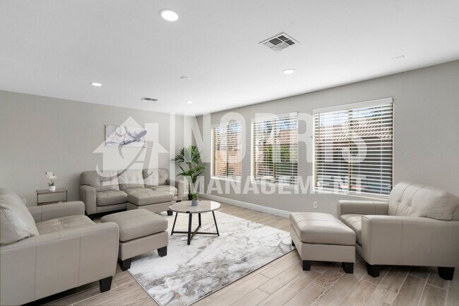 Building Photo - Beautiful Large Furnished Home w/A Pool