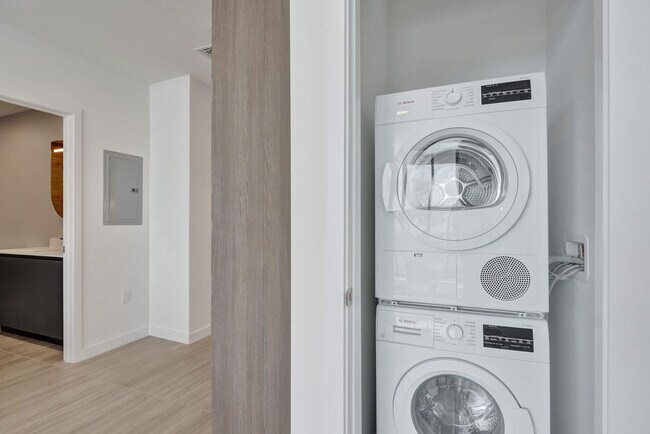 Building Photo - 580 72nd St