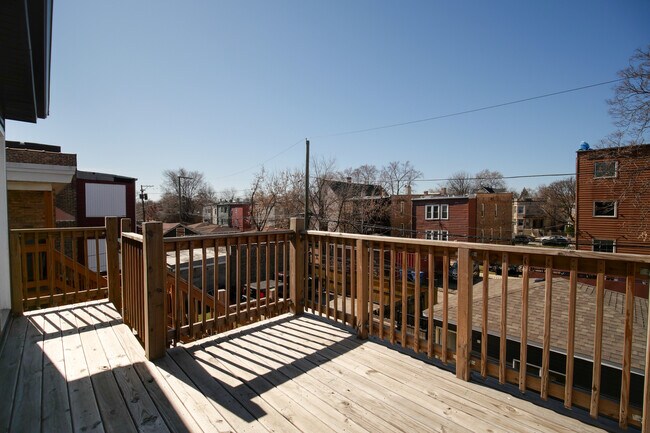 Building Photo - 836 N Parkside Ave