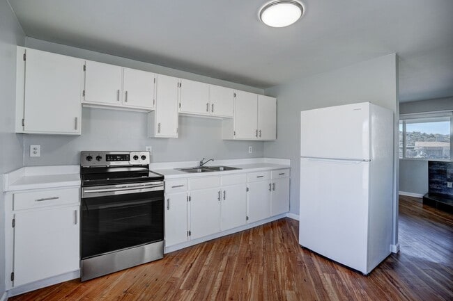 Building Photo - 2 Bedroom, 1 Bath Home For Rent in Diamond Valley!