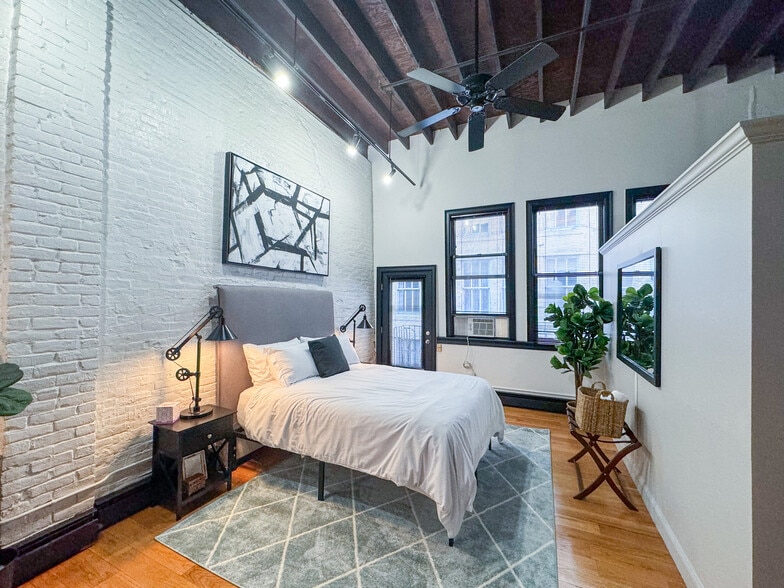 Building Photo - 19 Stanhope St