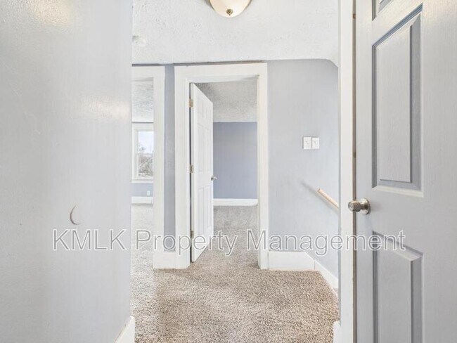 Building Photo - 594 Columbia Ave