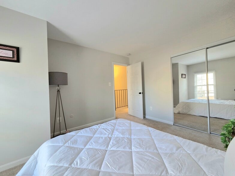 Building Photo - 5407 Leeway Ct