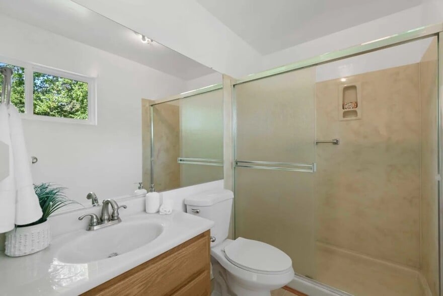 Building Photo - 20301 Bear Creek Rd