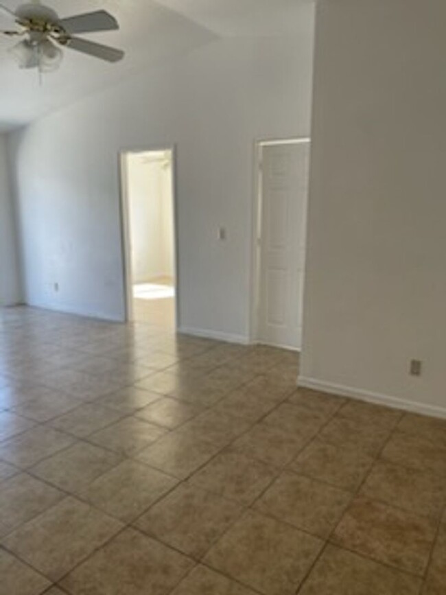 Building Photo - 2-Bedroom, 1-Bathroom Home for Rent in Dos...