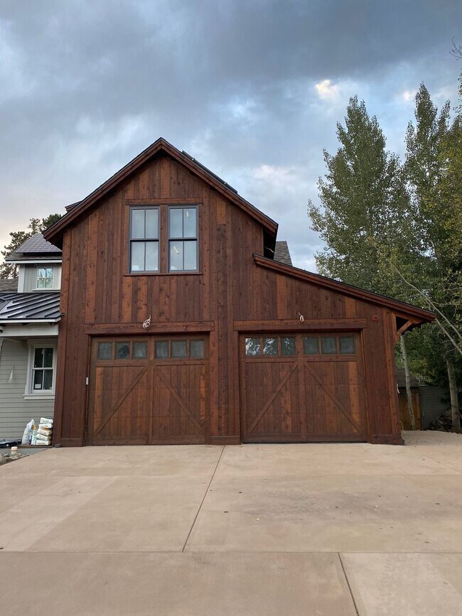 Building Photo - 300 Washington Rd