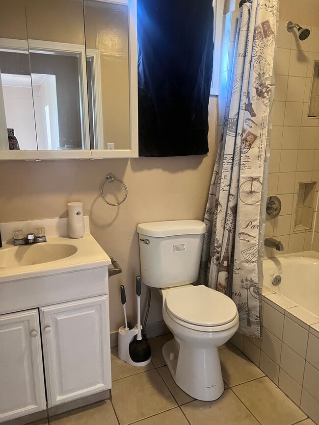 Building Photo - 337 Harding Ave.