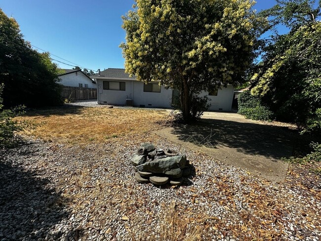 Building Photo - South Redding Home