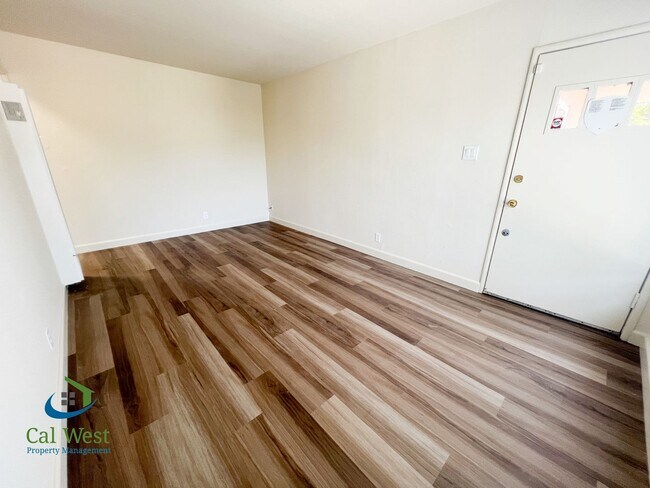 Building Photo - $2,495 - UPDATED 2 bedrooms/1 bathroom Upstairs Unit near Rose Garden!