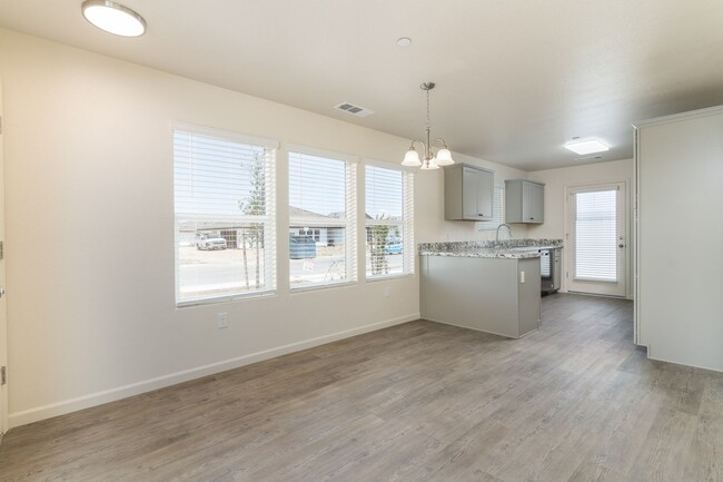Building Photo - 2485 OAKMOUNT CIRCLE 3 BEDROOM 2 BATHROOM ...
