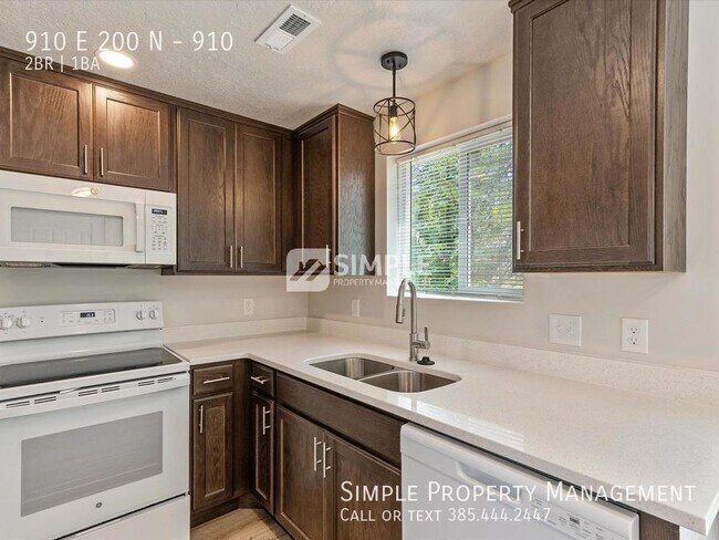 Building Photo - 910 E 200 N