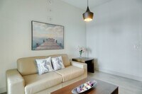 Building Photo - 209 N Ocean Dr