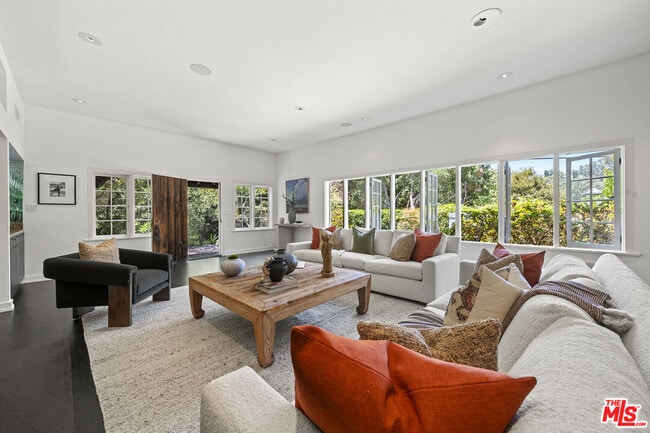 Building Photo - 3 Latimer Rd