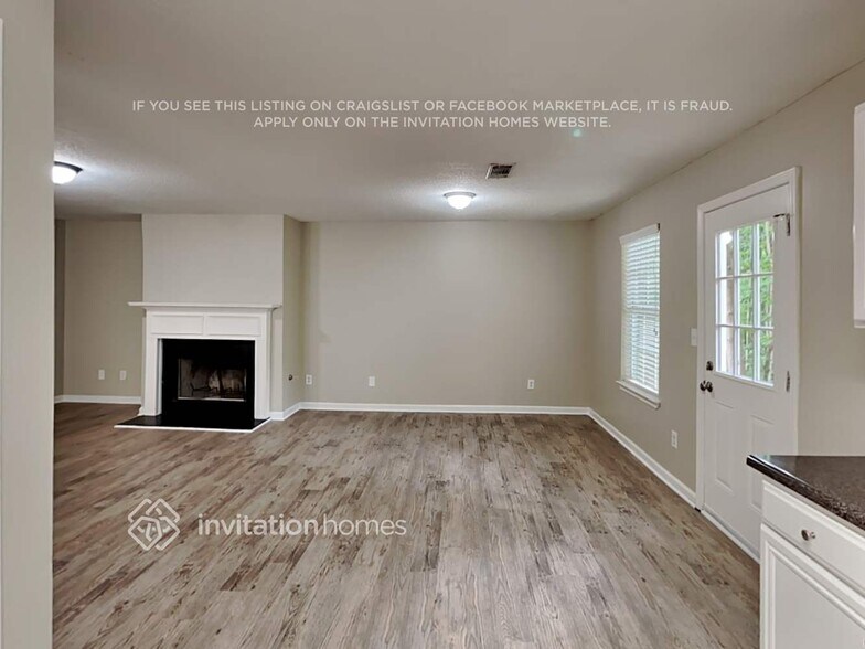 Building Photo - 135 Hidden Creek Dr