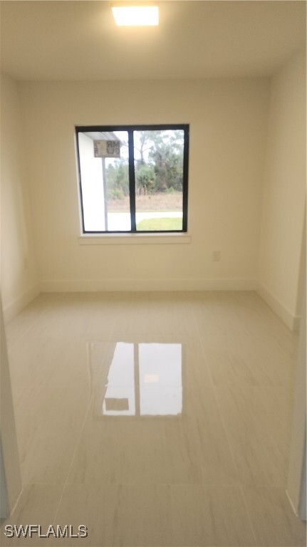 Building Photo - 915 Panda Dr