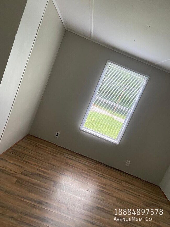 Building Photo - 3010 21st St Ln NE