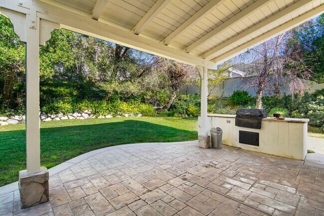 Building Photo - 25339 Prado De Los Arboles