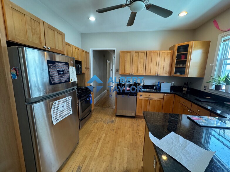 Building Photo - 68 Calumet St