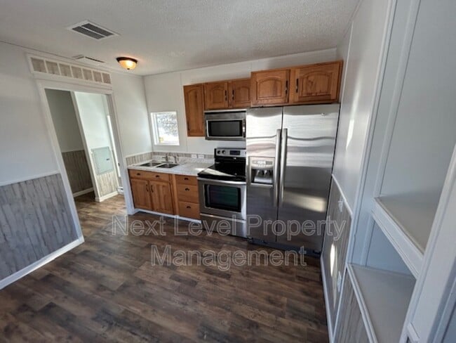 Building Photo - 111 S Cedar Dr