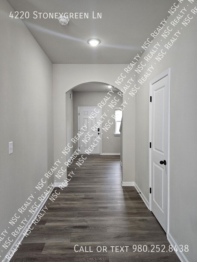 Building Photo - 4220 Stoneygreen Ln