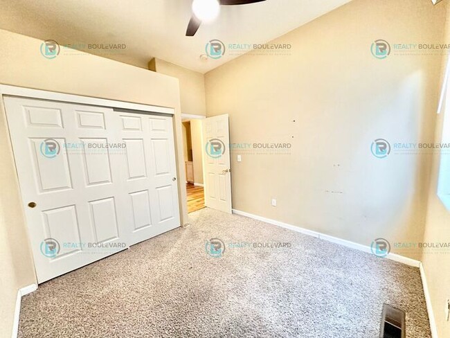 Building Photo - Half-Month Free Rent! Charming 3-Bedroom H...