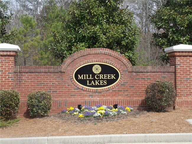 Building Photo - 3044 Cedar Glade Ln NE