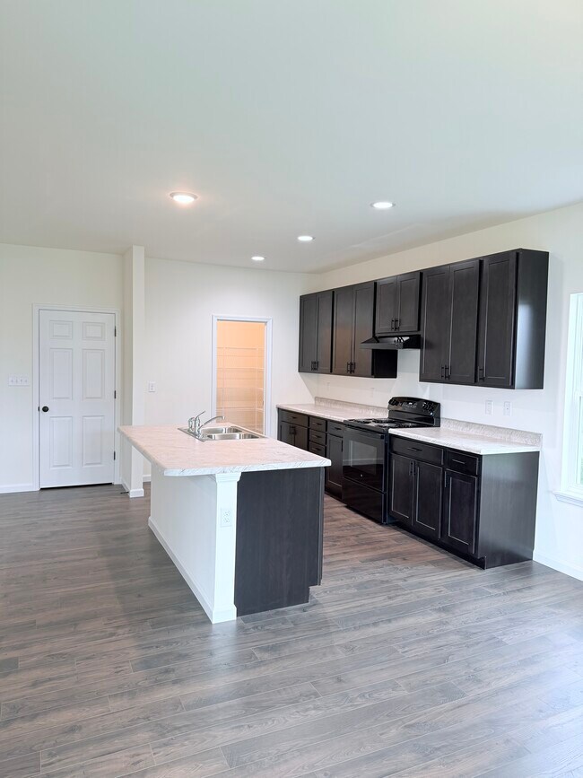 Building Photo - 810 Colony Rdg Ct