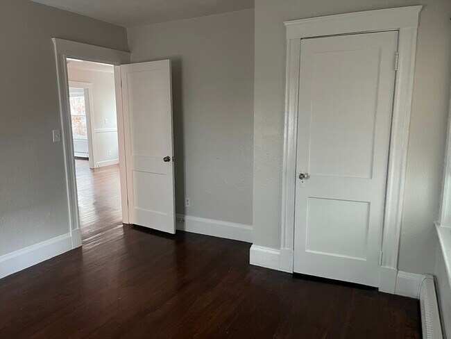 Building Photo - 12 Meadow St