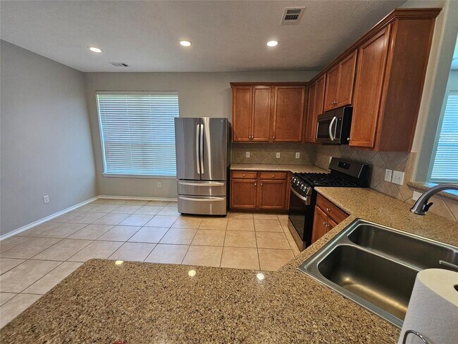 Building Photo - 2244 Waxwing Dr